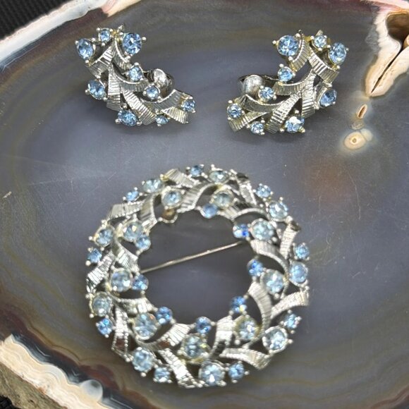 Coro Jewelry - Vintage Signed Coro Blue Rhinestone Wreath Brooch Earring Set Silver Tone 1950s